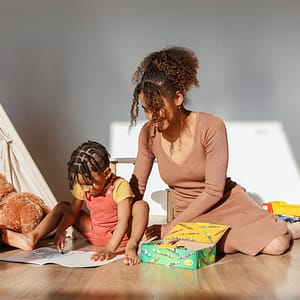 la collaboration parent enfant, art et bébé